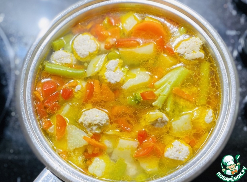 Овощной суп с кольраби и фрикадельками из индейки