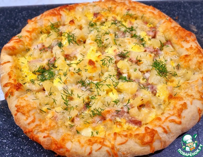 Пицца с курицей и ананасами