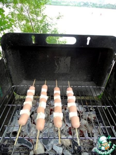 Пикантные шашлычки из сосисок и сыра