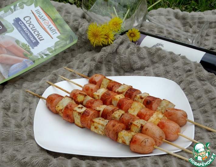 Пикантные шашлычки из сосисок и сыра