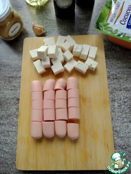 Пикантные шашлычки из сосисок и сыра