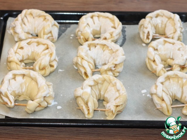 Плетеные булочки на молоке с начинкой