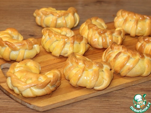 Плетеные булочки на молоке с начинкой