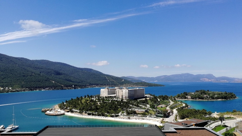 Российских туристов срочно вывели из моря в Бодруме из-за необычной угрозы