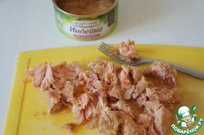 Салат с тушёнкой из индейки