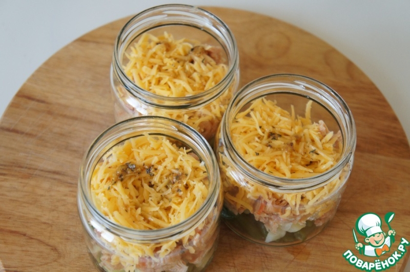 Салат с тушёнкой из индейки