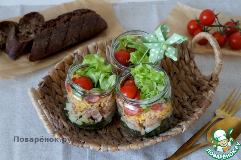 Салат с тушёнкой из индейки
