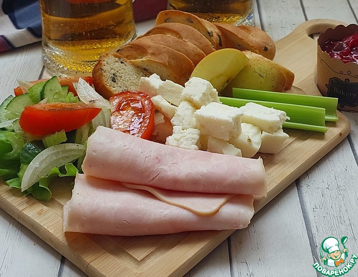 Салатная тарелка с ветчиной