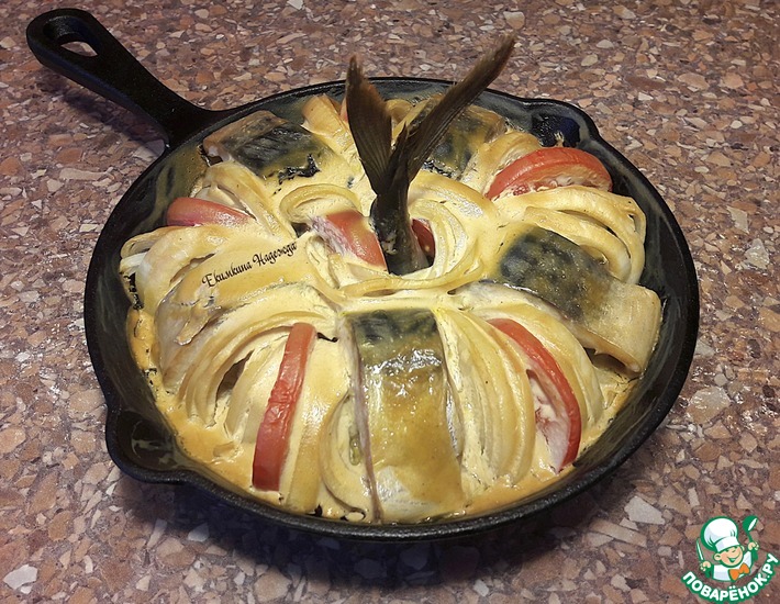 Скумбрия в маринаде на луковой подушке
