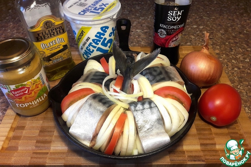 Скумбрия в маринаде на луковой подушке