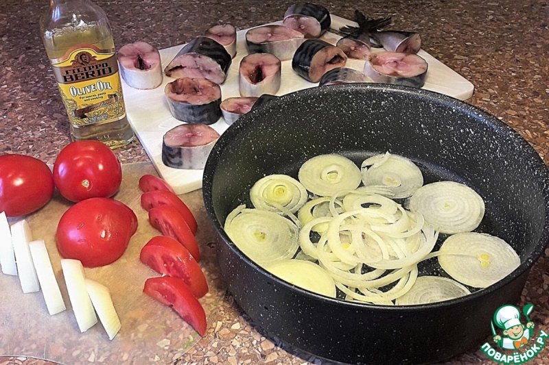 Скумбрия в маринаде на луковой подушке