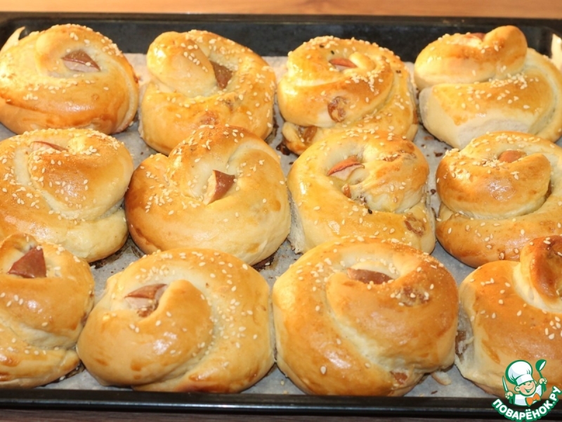 Сладкие пасхальные крученки с изюмом