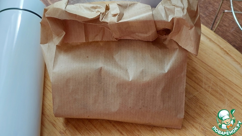 Слойки с ветчиной, изюмом и оливками