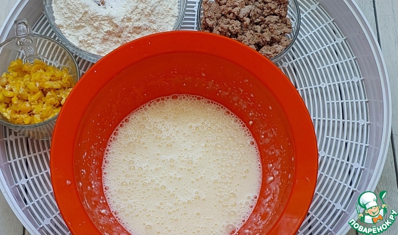 Закусочные маффины с фаршем и кукурузой